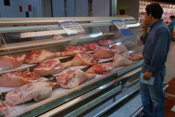 Carniceros denuncian fuertes subas de precios en supermercados