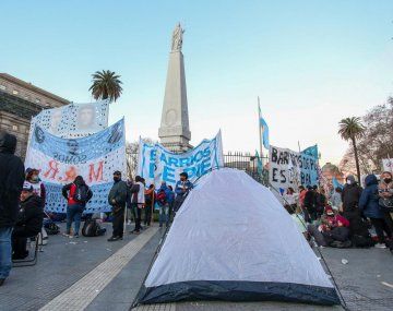 Sigue el acampe piquetero en Plaza de Mayo: a qué hora lo levantan