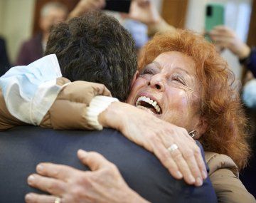Wado de Pedro se reencontró con la fonoaudióloga que lo atendió de chico