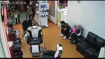 Violento asalto a una peluquería frente a dos nenes: los chicos levantaron las manos