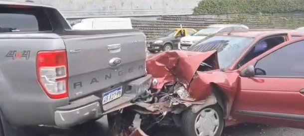 Fuerte choque entre un auto y una camioneta dejó dos heridos en Constitución
