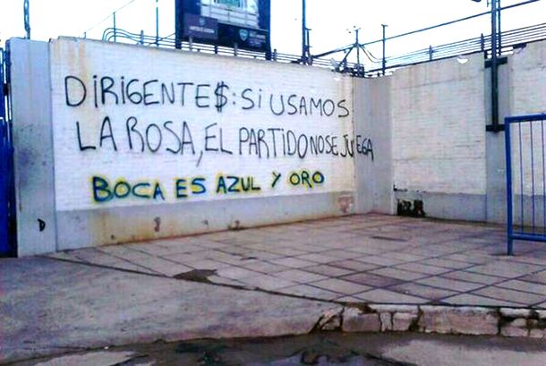 Nuevas amenazas en Boca: ahora por la camiseta rosa
