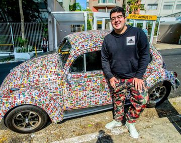 El youtuber prestó su auto, un Beetle clásico