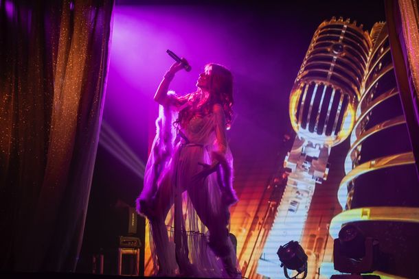 Cabaret Courage prepara su estreno con el glamour y brillo teatral de París
