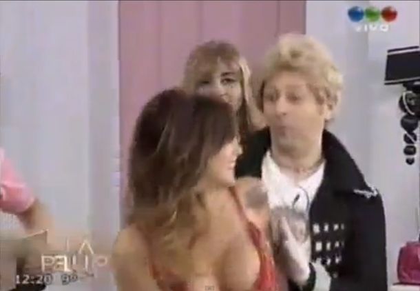 Silvina Luna tuvo un percance con su escote... ¡en vivo!