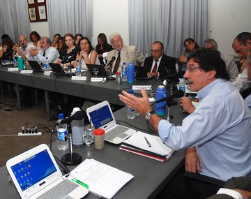 Sileoni: Hay que reducir el ausentismo de los docentes