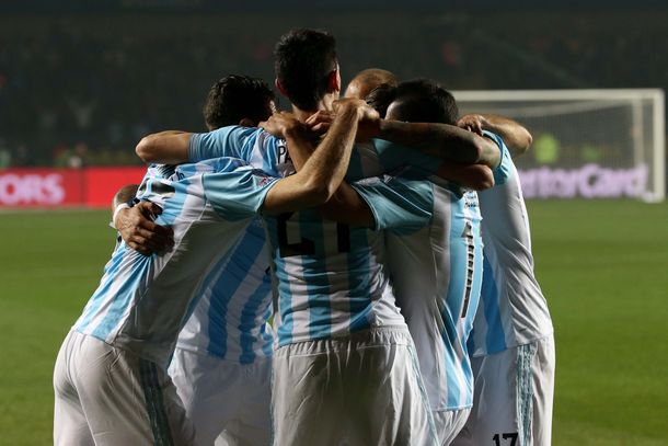 Argentina aplastó a Paraguay y jugará la final de la Copa ante Chile