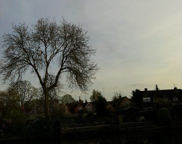 VIDEO: una adolescente asegura que filmó un OVNI sobre el cielo de Inglaterra