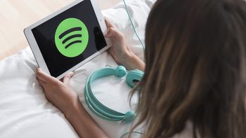 Spotify amenazó con irse de Uruguay por dos artículos de la Rendición de Cuentas y el gobierno negocia para hallar una solución. Spotify amenazó con irse de Uruguay por dos artículos de la Rendición de Cuentas y el gobierno negocia para hallar una solución.
