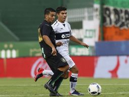 Perdomo marca a Walter Erviti en un duelo contra Banfield Perdomo marca a Walter Erviti en un duelo contra Banfield