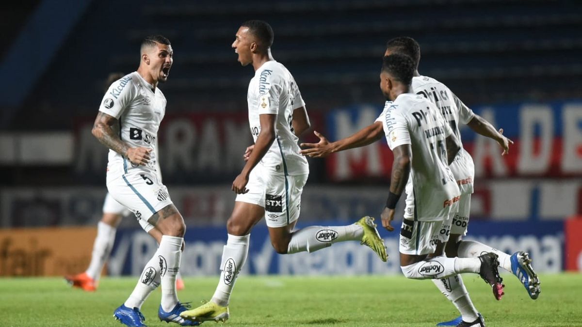 Santos le ganó 3-1 a San Lorenzo y lo dejó con un pie afuera de la Copa ...