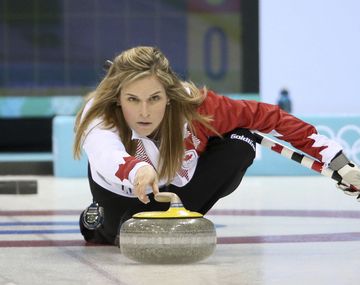 ¿Qué es el Curling? El deporte que causa furor en las redes sociales