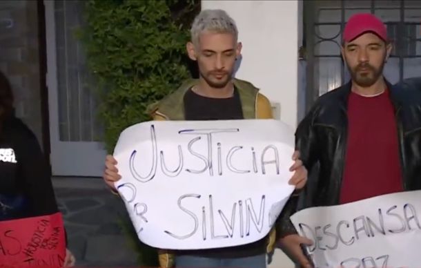 Masiva marcha para pedir justicia frente a la casa de Aníbal Lotocki