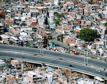 Desviarán un tramo de la autopista Illia para que no pase por la Villa 31