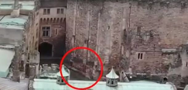 Un jinete fantasma fue captado por un drone en el castillo de Berkeley