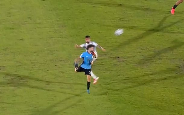 El patadón de Nico González que le valió ser expulsado ante Uruguay