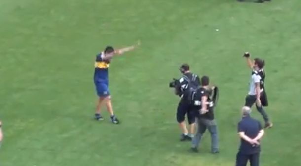 En el aniversario de su debut, Riquelme homenajeó a los hinchas