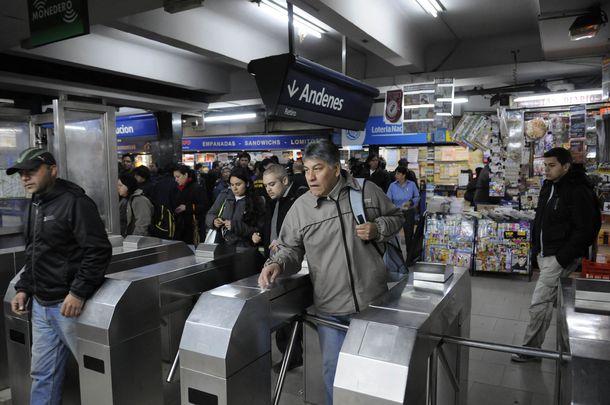 Metrodelegados levantaron molinetes durante dos horas