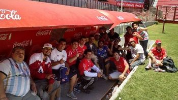 polemica en el rojo: la barra despidio el ano en la cancha polemica en el rojo: la barra despidio el ano en la cancha