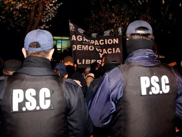 La policía de Santa Cruz rechazó una nueva propuesta salarial
