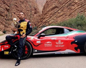 El Barón Rojo: el piloto italiano que quiere vencer a Google Maps abordo de una Ferrari