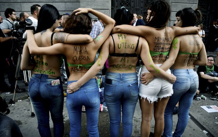 Quinta jornada de exposiciones a favor y en contra de la legalización del aborto