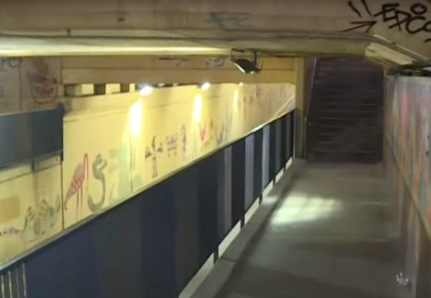 Golpearon, robaron y abusaron a una abogada en un túnel de Núñez