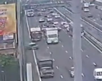 Video: auto perdió el control