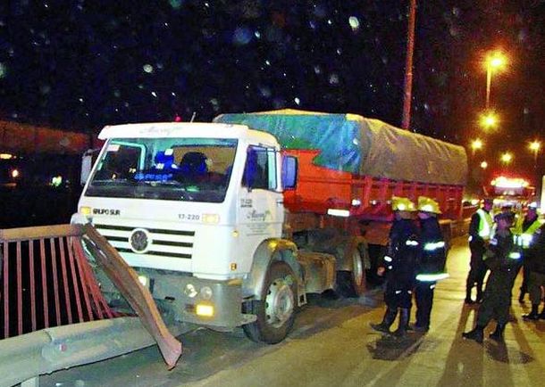Camion colgado