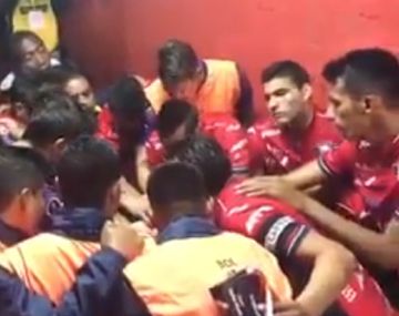 Los jugadores de Wilstermann antes del partido con River