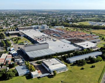 El Gobierno llamó a una audiencia a las autoridades de FATE tras el anuncio de cierre de la fábrica