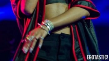 esta cantante deslumbro con su corpino de cuero esta cantante deslumbro con su corpino de cuero