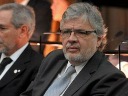 Jugó con el tren como si fuera un karting