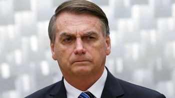 Bolsonaro debe usar tobillera electrónica y le impiden el acceso a redes
