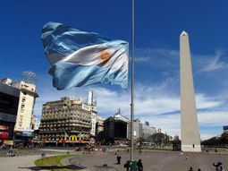 Feriado patrio con pocas nubes y buen tiempo en la Ciudad