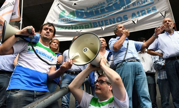 Distintos gremios pidieron adelantar las paritarias por la devaluación