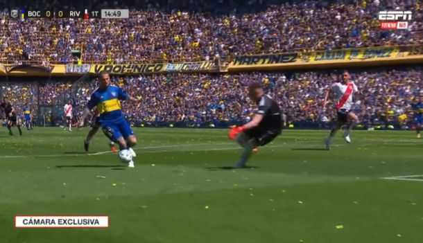La más clara de Boca en el Superclásico: Armani le ganó el mano a mano a Benedetto