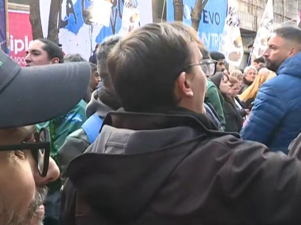 Así esperan los militantes a Cristina Kirchner en la sede del Partido Justicialista