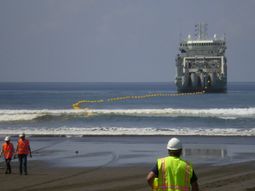 conoce el cable que llega a las toninas y le da internet al pais conoce el cable que llega a las toninas y le da internet al pais