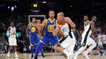Manu Ginóbili atacando para los Spurs Manu Ginóbili atacando para los Spurs