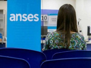 Pagos de ANSES: con cambios por feriados quiénes cobran hoy y el calendario completo del mes
