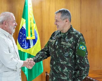 Lula echó al jefe del Ejército