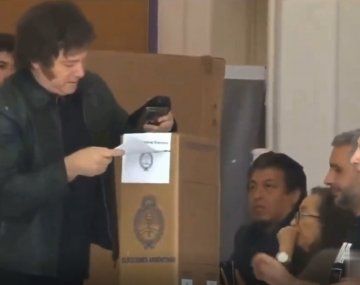 ¿Se burló? Una fiscal tosió mientras Javier Milei votaba y es viral