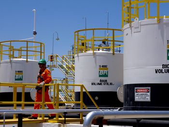 Detienen a un ex director de Petrobras por el escándalo de corrupción