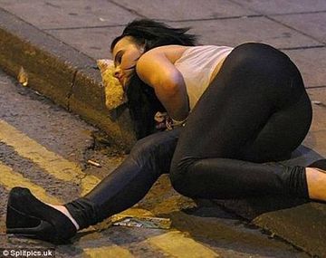 La galería que muestra a los que se quedan dormidos tras una noche de borrachera