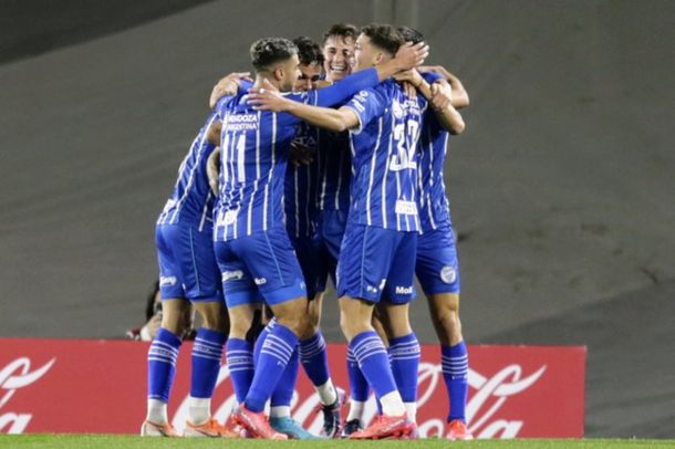 Godoy Cruz se aprovechó del mal momento de River y le ganó 2-0 en el Monumental