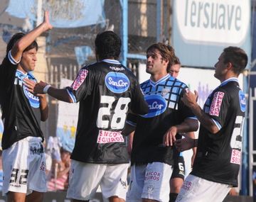 Rafaela goleó a Racing y le amargó el debut en el torneo