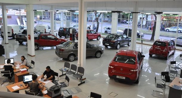 La venta de autos se desplomó un 50% en octubre