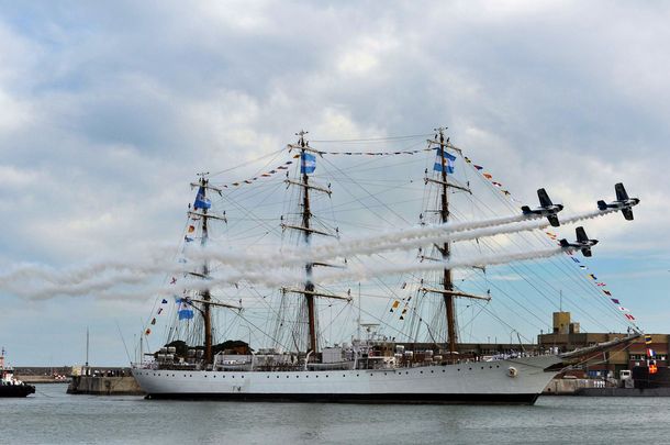 La Fragata vuelve a zarpar a un año de su retención en Ghana