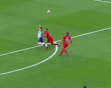 ¿Adentro o afuera? El penal para Racing con el que empató el clásico